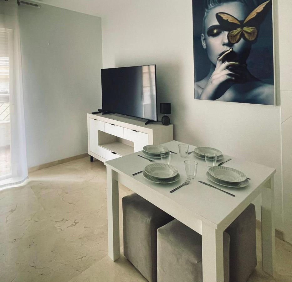 Apartamento Playa San Rafael Фуeнхирола Екстериор снимка